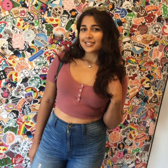 Meet your Posher, Cassandra - Picture 1 of 1